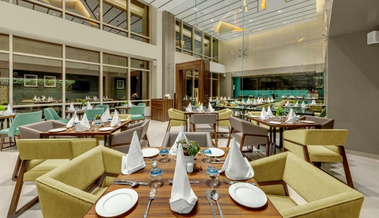 Hotel The Fern Residency Karād Zewnętrze zdjęcie